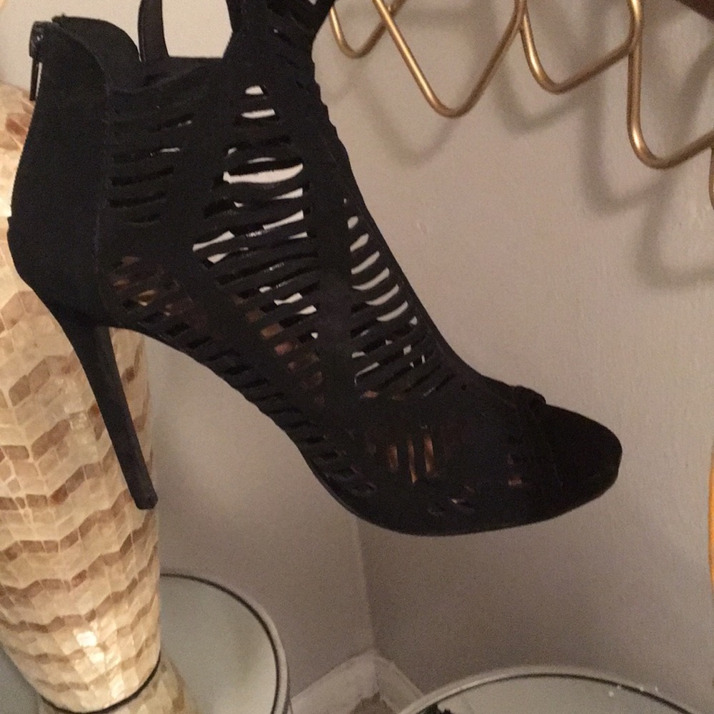 Heels - Picture 2 of 3